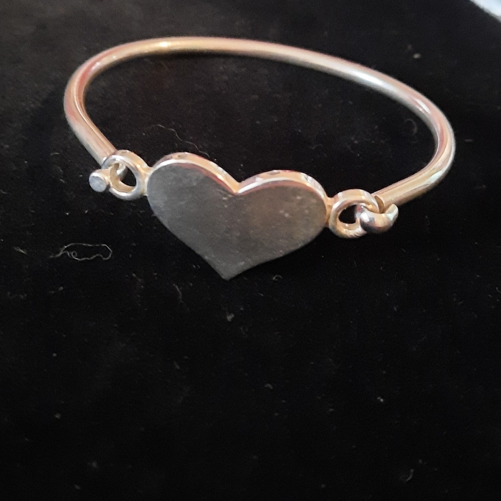 Signed 925 sterling solid heart hinged bangle bracelet